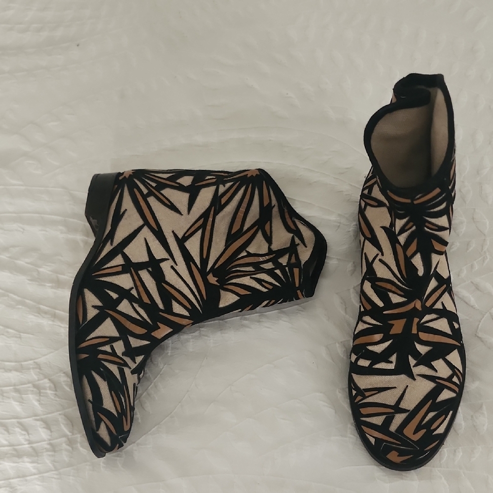 Jimmy Choo Black and Tan Textures Patterned Ankle Canvas Boots Size 37.5 US 7
